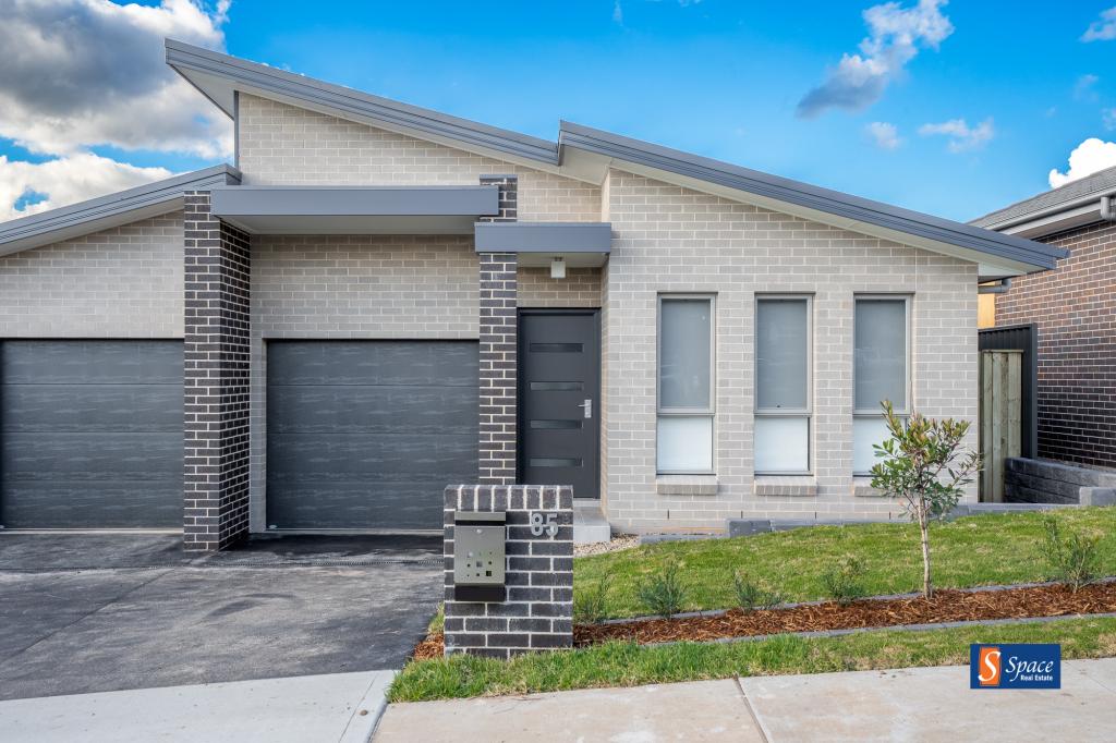 85B LILLYWHITE CCT, ORAN PARK, NSW 2570