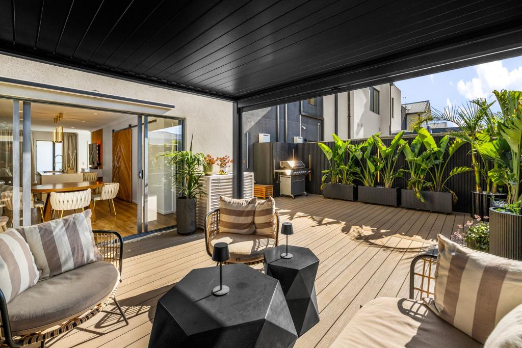 19 Interlaken Ave, Manor Lakes, VIC 3024