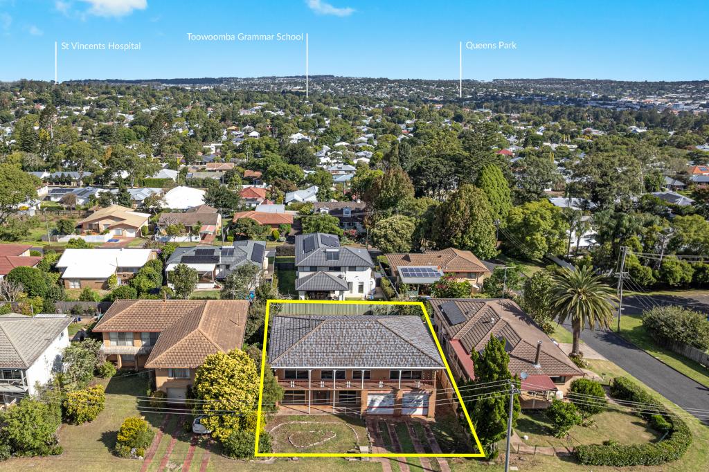 20 Barrymount Cres, Mount Lofty, QLD 4350