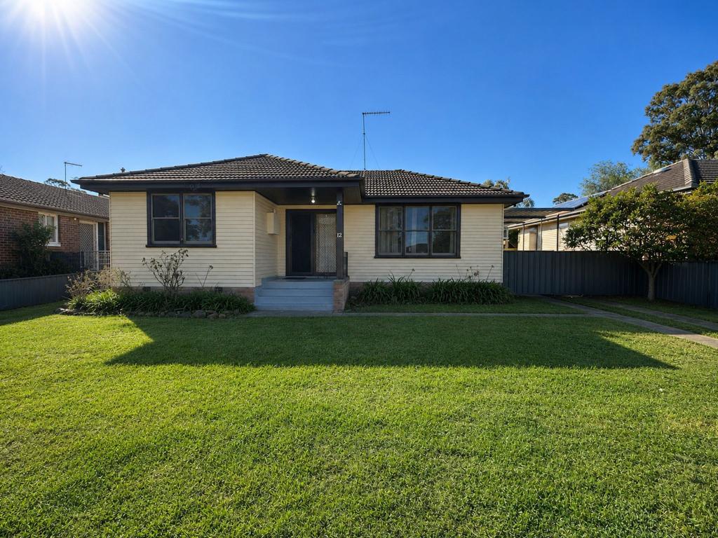 12 Torres Cres, Whalan, NSW 2770