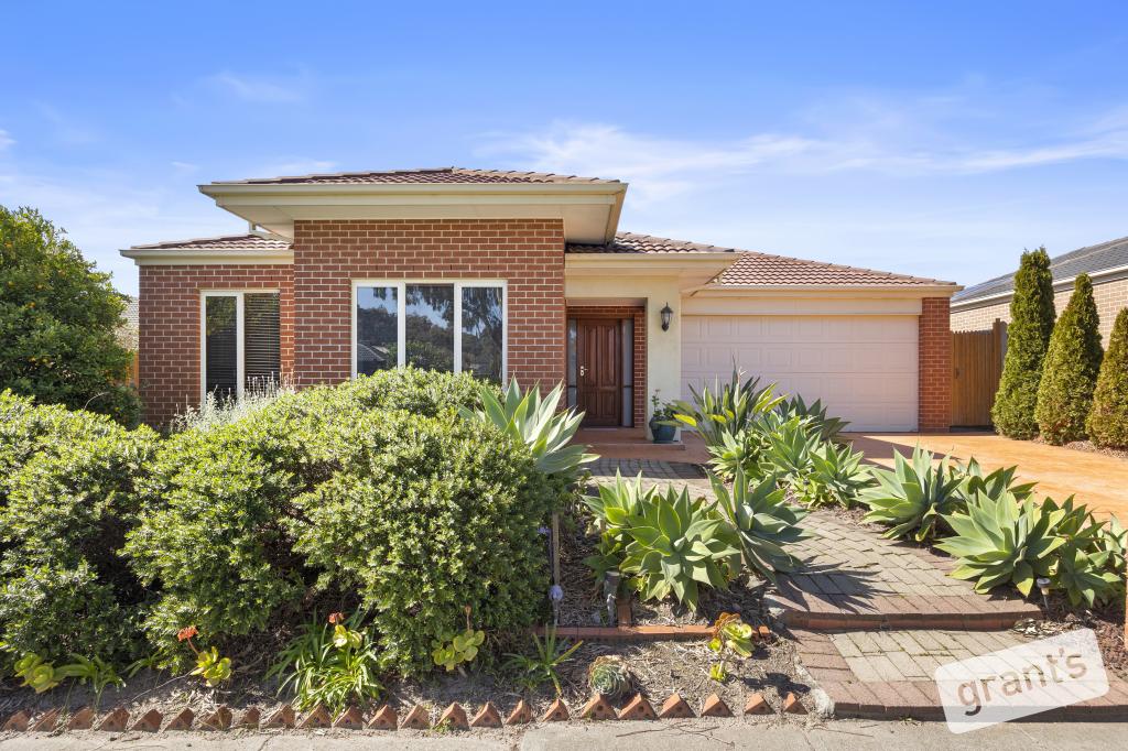 4 Mcgarvie Dr, Cranbourne North, VIC 3977
