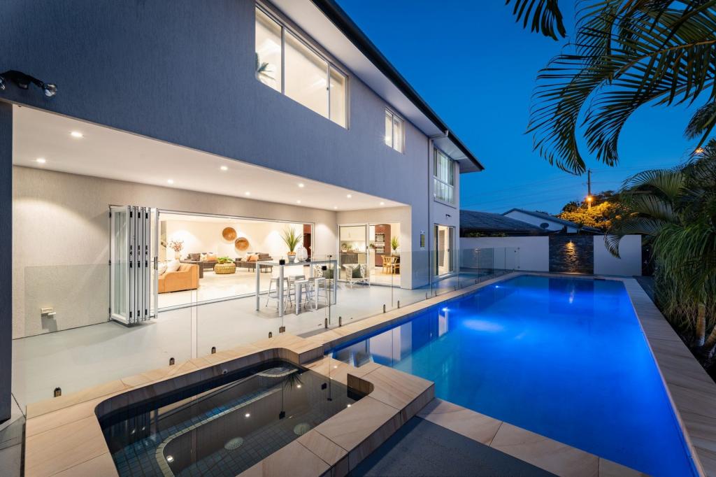 4 Gibraltar Dr, Surfers Paradise, QLD 4217