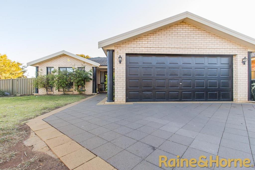 2 Lancaster Park Pl, Dubbo, NSW 2830