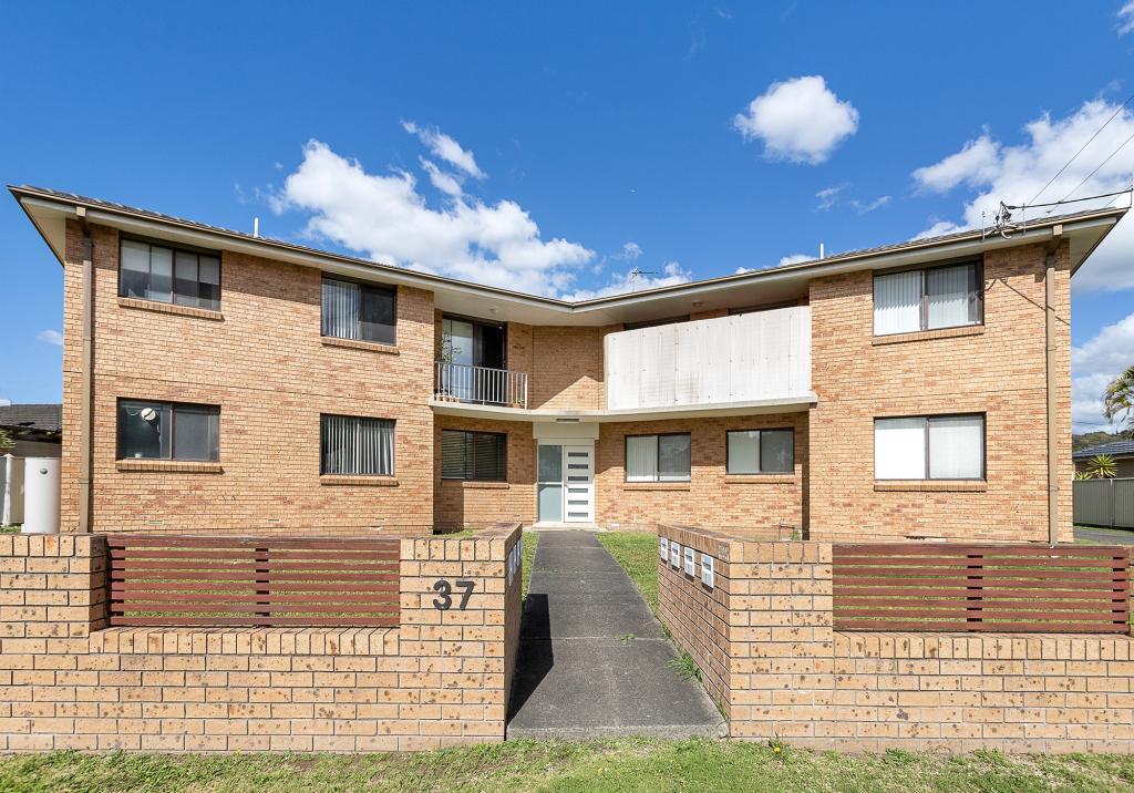 1/37 Roberts Ave, Barrack Heights, NSW 2528