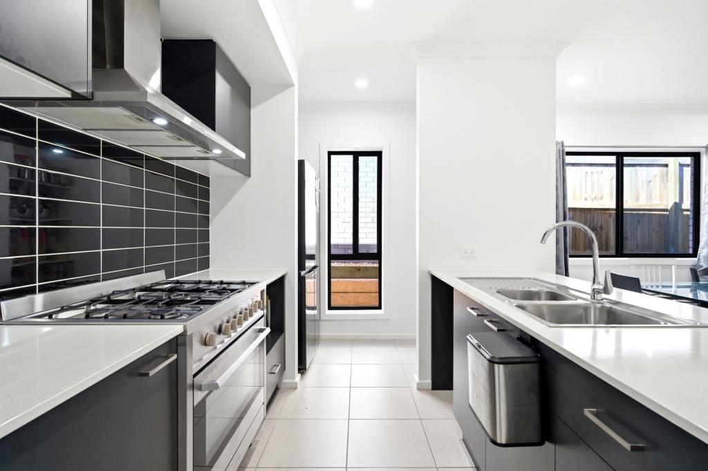 11 Lovage St, Greenbank, QLD 4124