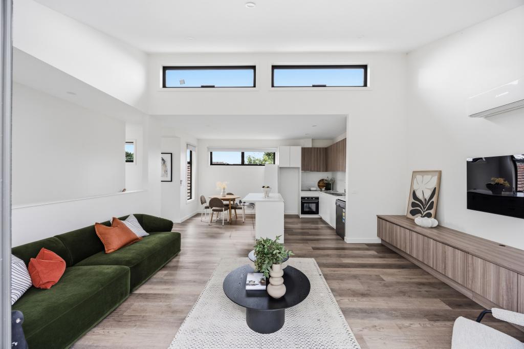 2/4 Enderly Ave, Reservoir, VIC 3073