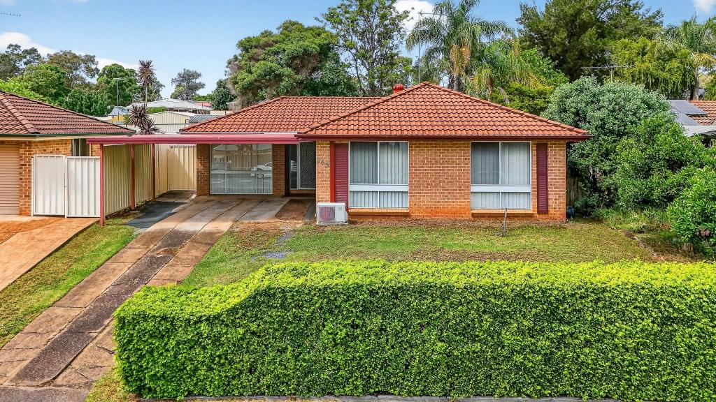 263 Welling Dr, Mount Annan, NSW 2567