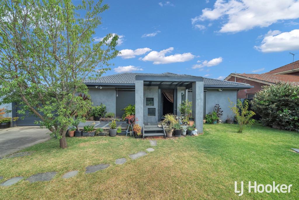 24 Fraser St, Melton South, VIC 3338