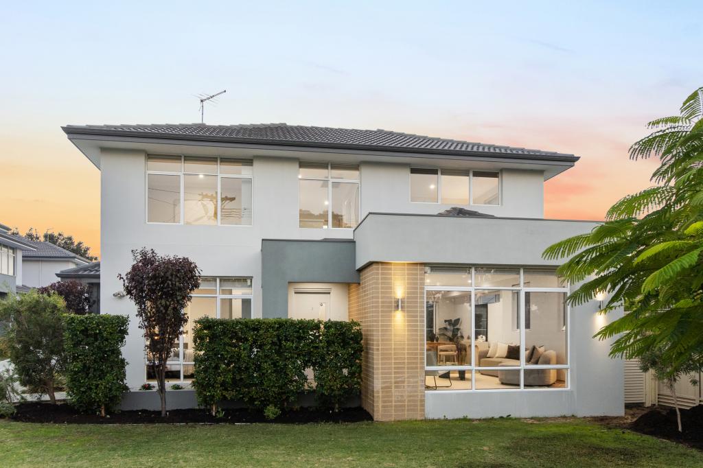 18d Bridgewater Cres, Karrinyup, WA 6018