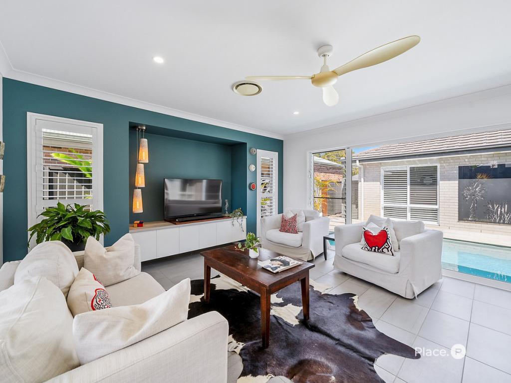 10 Rowden St, Beachmere, QLD 4510