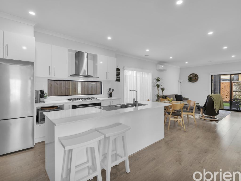 42 Stringer Ave, Cranbourne, VIC 3977