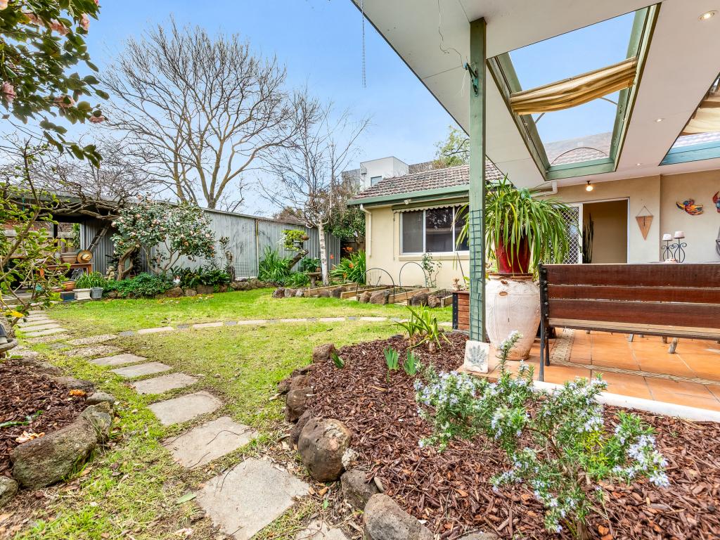 42 SOUTHERN RD, HEIDELBERG HEIGHTS, VIC 3081