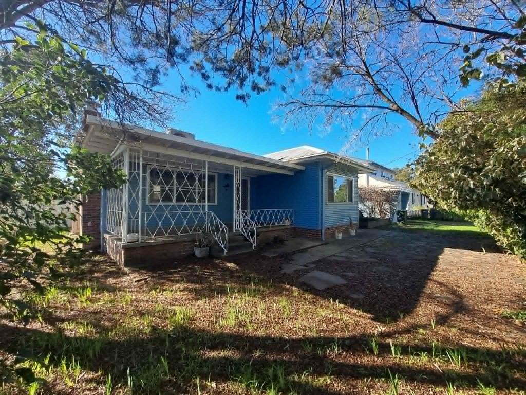 14 Binalong St, Young, NSW 2594