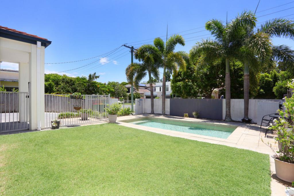 8 Broadwater St, Runaway Bay, QLD 4216