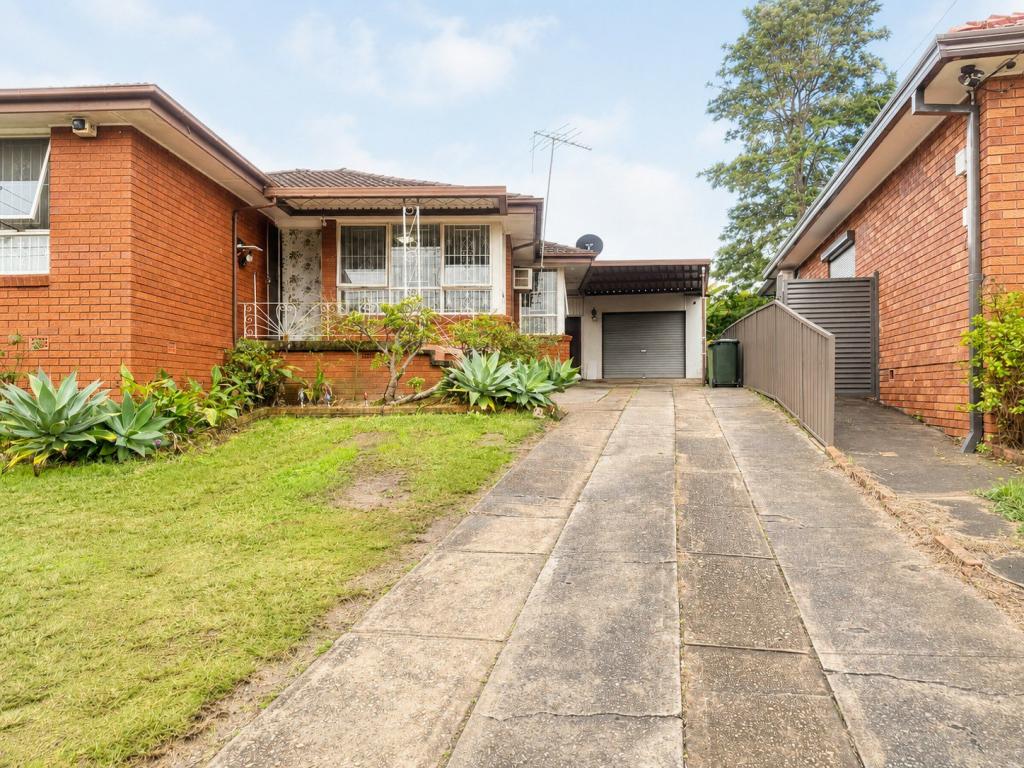 31 Jasmine Cres, Cabramatta, NSW 2166