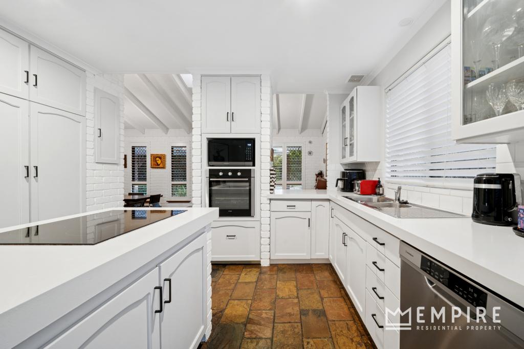 16 Compton Cl, Lake Coogee, WA 6166