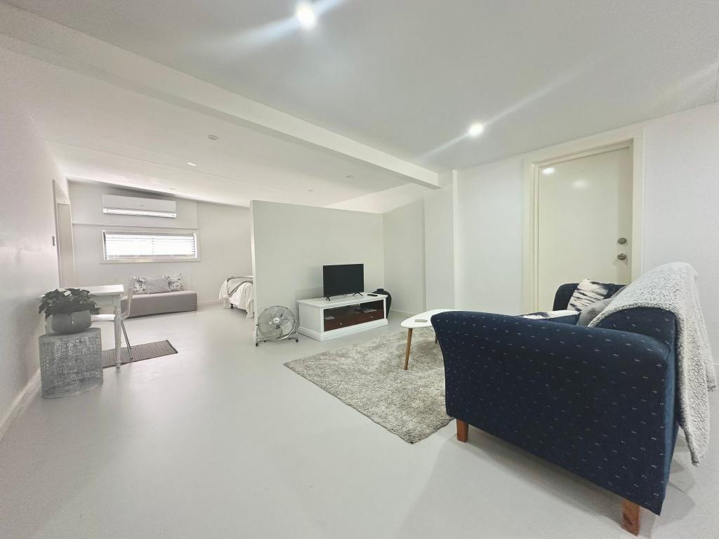 1A/52 MEMORIAL AVE, BLACKWALL, NSW 2256