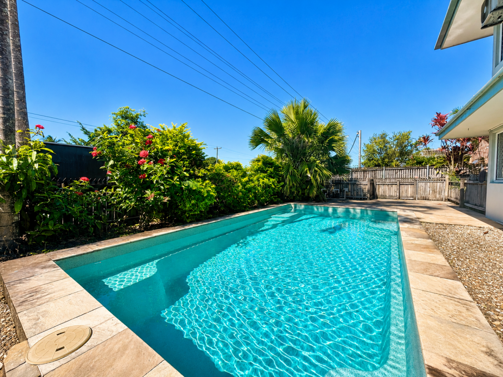 2/217 Mccoombe St, Bungalow, QLD 4870