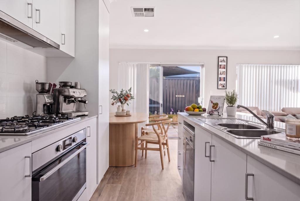 12 CHASEWATER ST, AVELEY, WA 6069