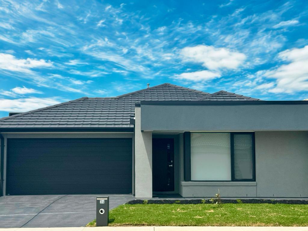 34 ROYAL MILE AVE, BERWICK, VIC 3806