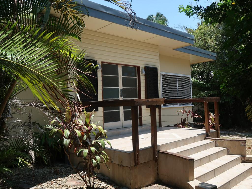 102 Woodward St, Edge Hill, QLD 4870