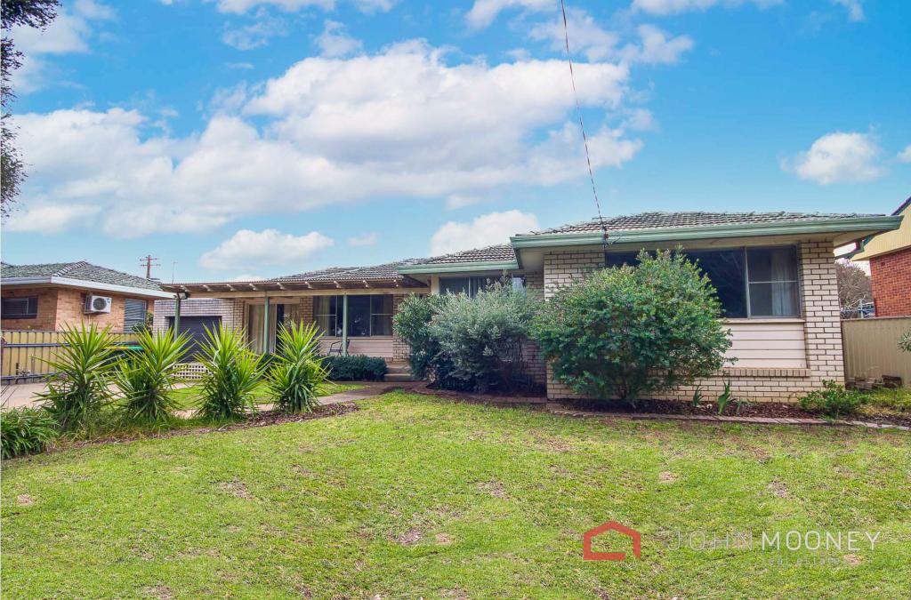 24 Waratah St, Kooringal, NSW 2650