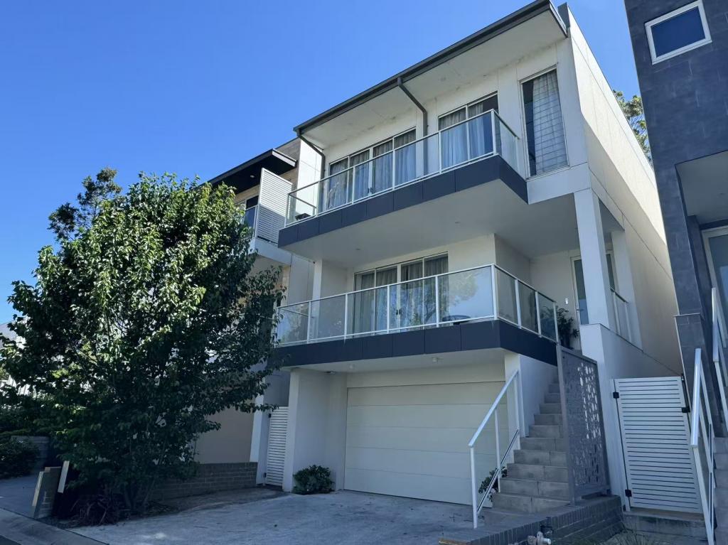 15 Deluxe Cct, Norwest, NSW 2153
