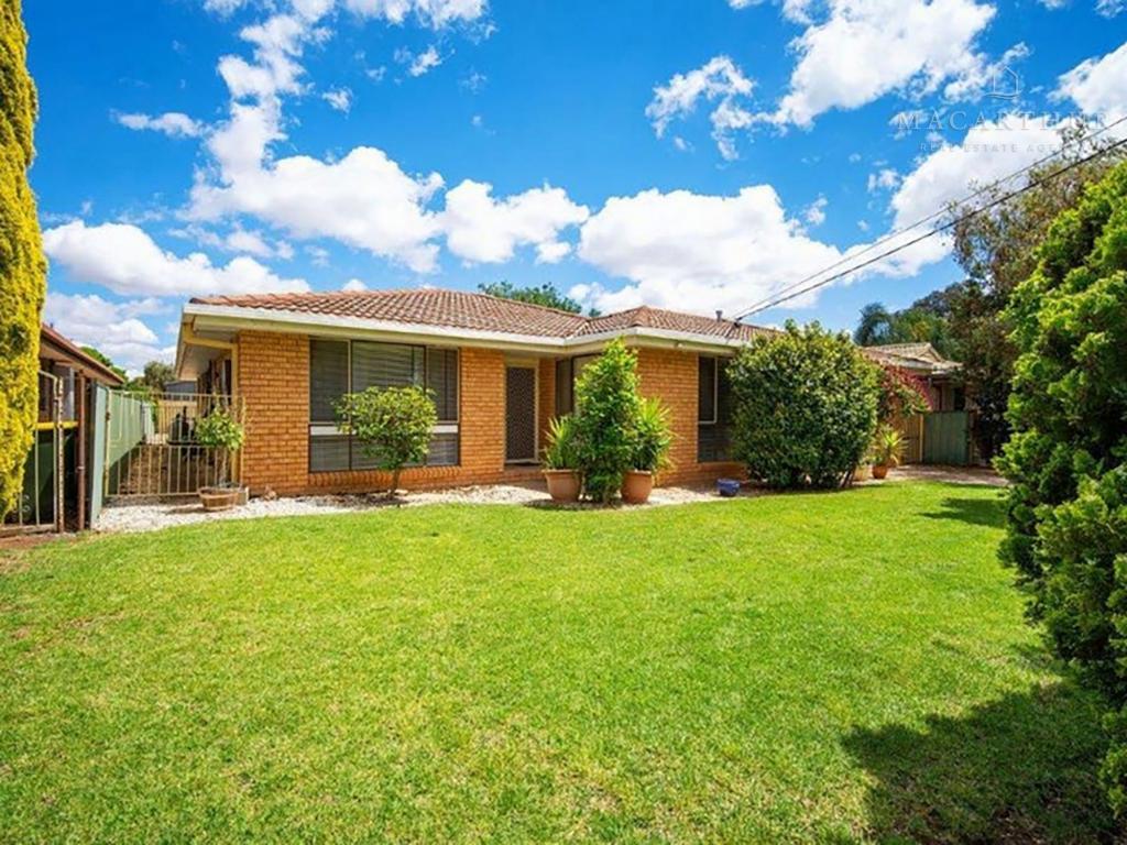 4 Eyre St, Lake Albert, NSW 2650