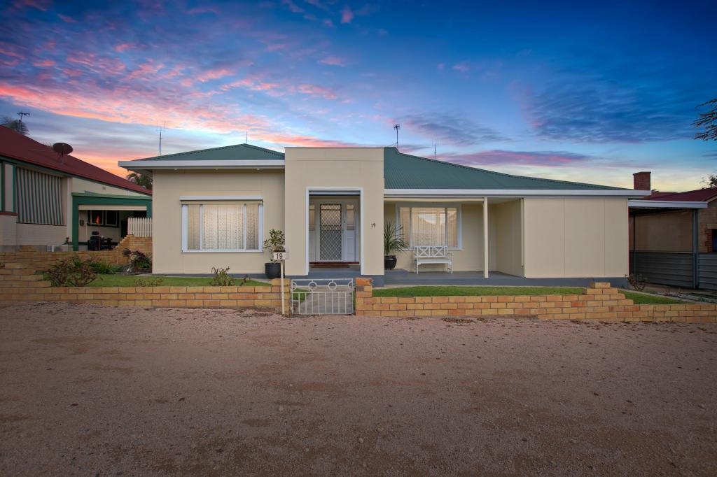 19 Henderson St, Waikerie, SA 5330