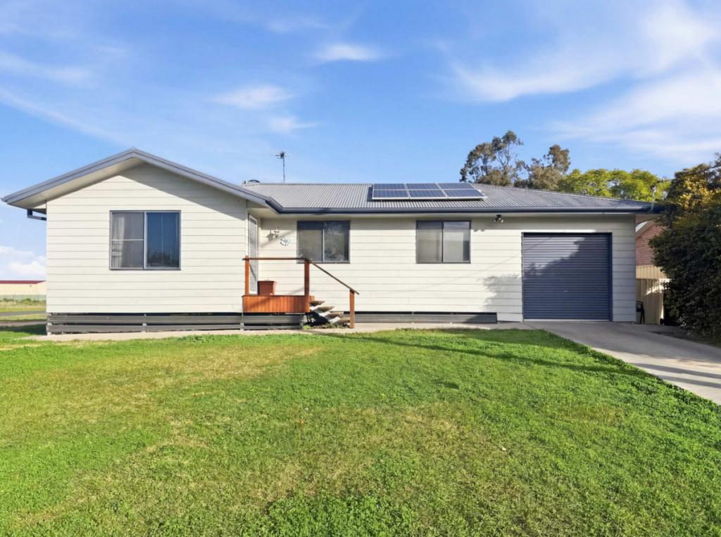 2 BOHENIA CRESCENT, MOREE, NSW 2400