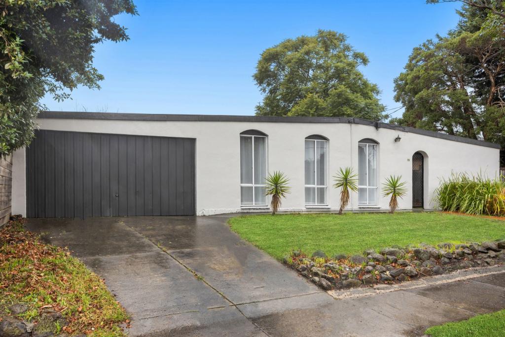 76 ROBERTS ST, FRANKSTON, VIC 3199