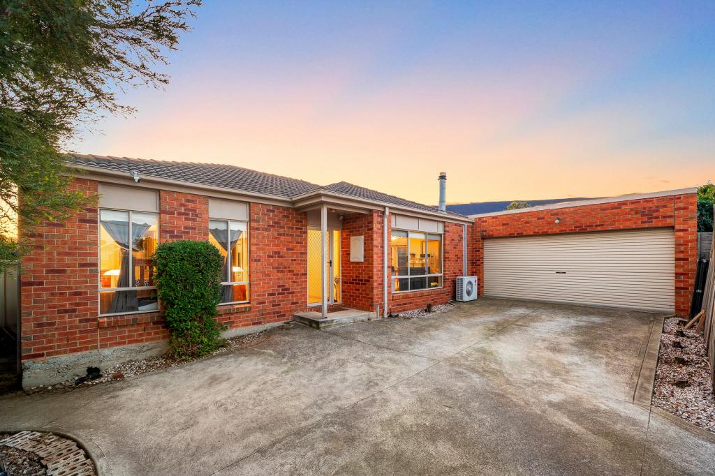 2/11 DUNRAVEN CT, SYDENHAM, VIC 3037