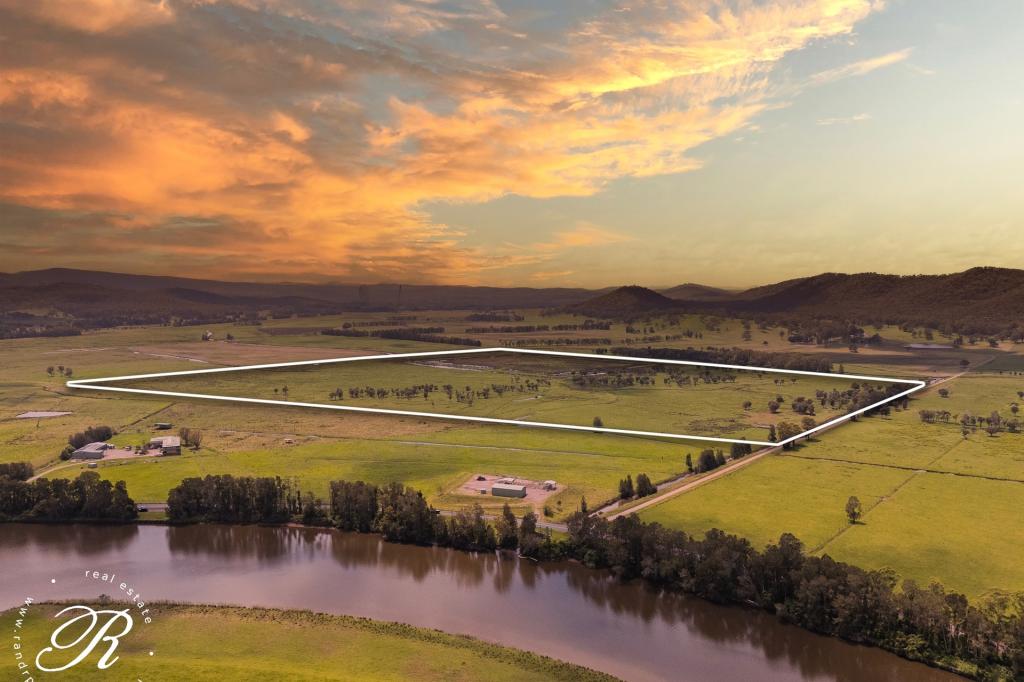 4 KILLALOE LANE, EAST SEAHAM, NSW 2324