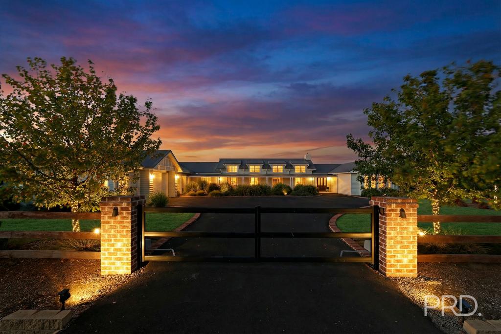 8 Rodeo Dr, Hillvue, NSW 2340