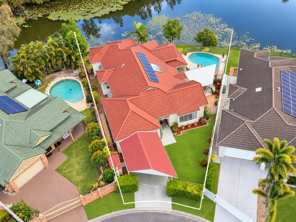 44 Martingale Cct, Clear Island Waters, QLD 4226