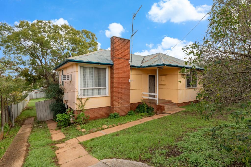10 Charles Rigg Ave, Parkes, NSW 2870