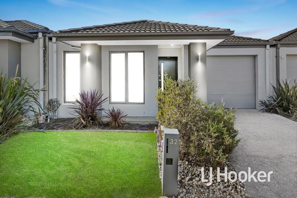 32 Haflinger Ave, Clyde North, VIC 3978