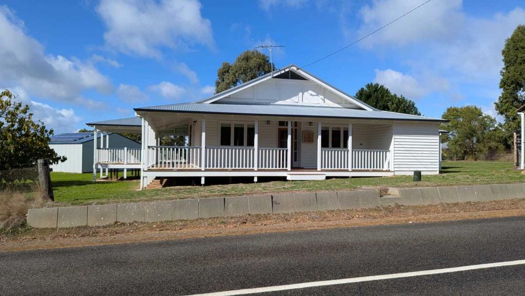 93 Mount Barker Rd, Mount Barker, WA 6324
