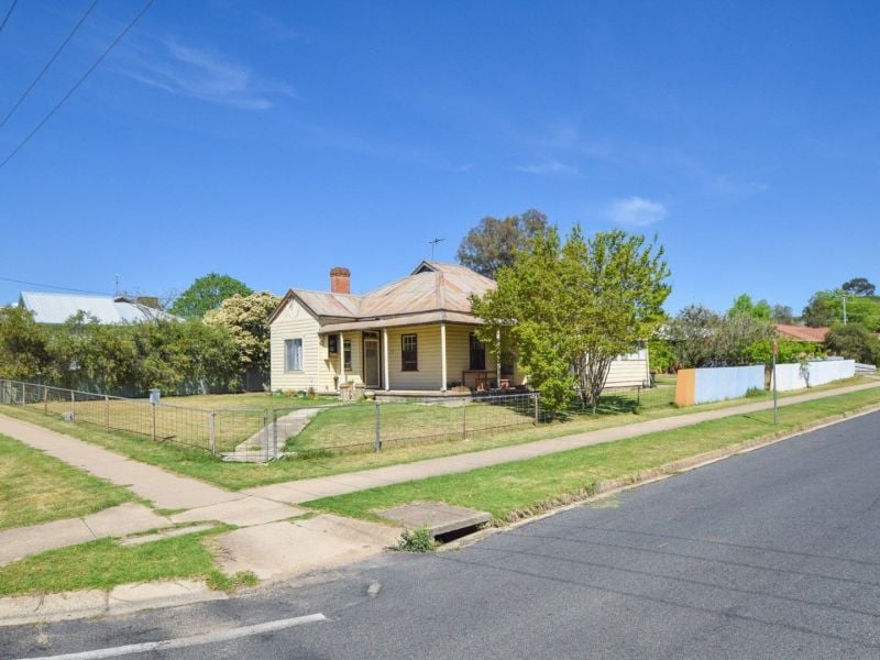 19 Wombat St, Young, NSW 2594