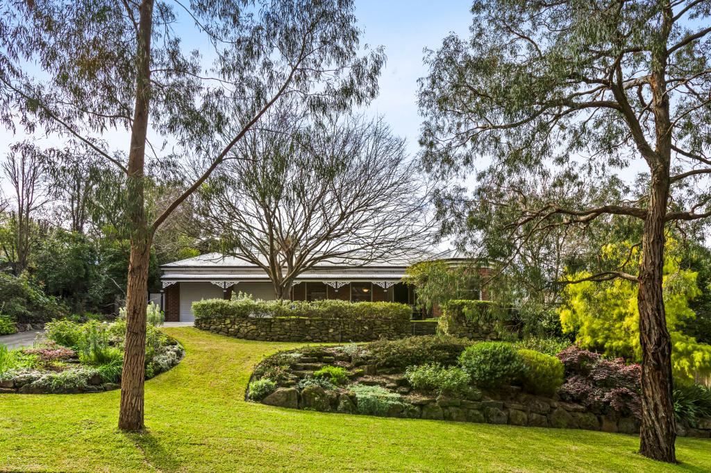 2 Hargrave Cres, Wandana Heights, VIC 3216