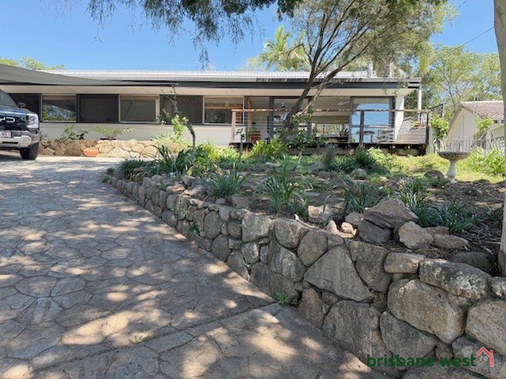 11 Oakington St, Fig Tree Pocket, QLD 4069