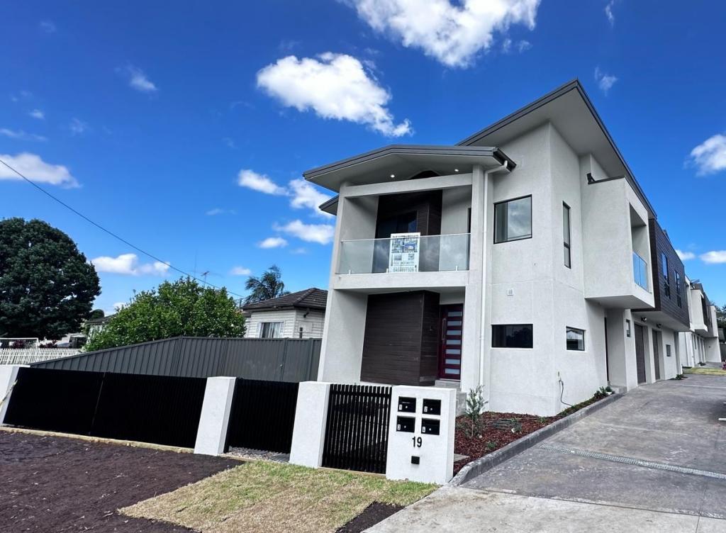 1/19 Dan St, Campbelltown, NSW 2560