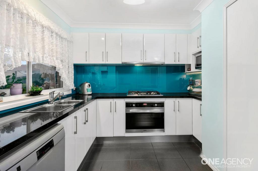 1/2 Serrata Ct, Hillside, VIC 3037