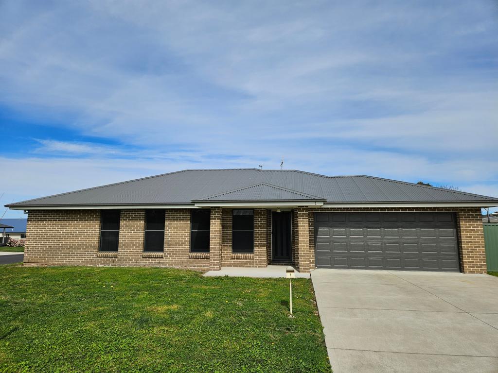 2 Lew Ave, Eglinton, NSW 2795