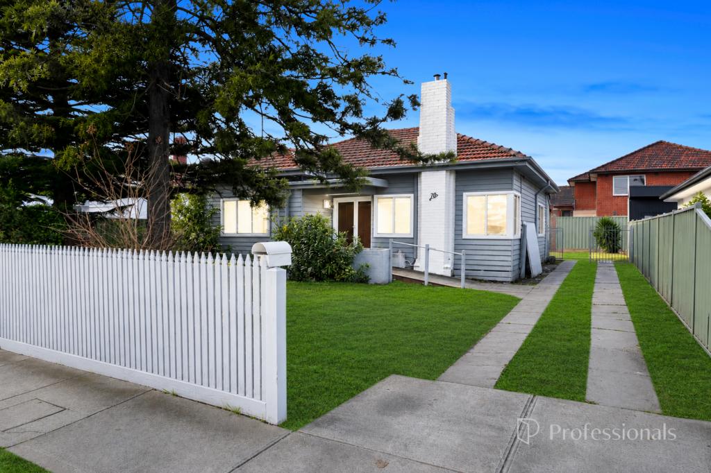 70 ROSAMOND RD, MARIBYRNONG, VIC 3032