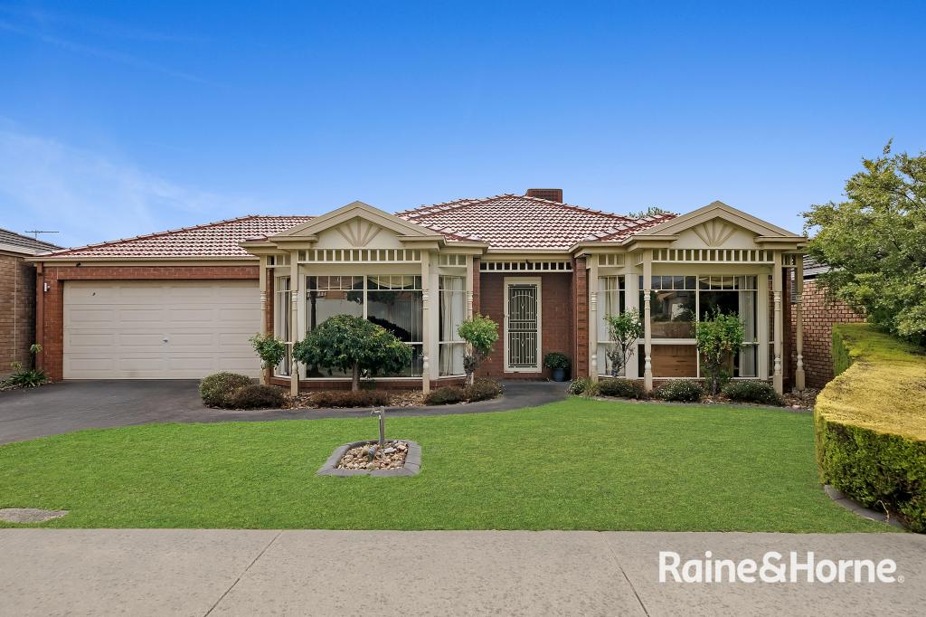 63 SCOTSDALE DR, CRANBOURNE EAST, VIC 3977