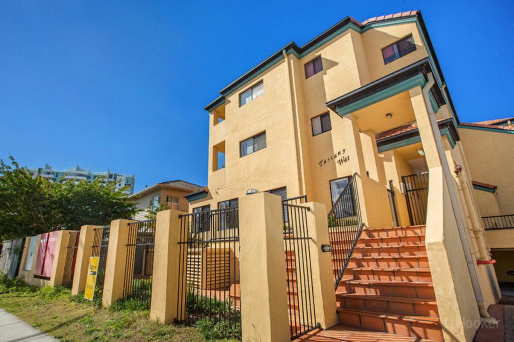 11/143 Frank St, Labrador, QLD 4215