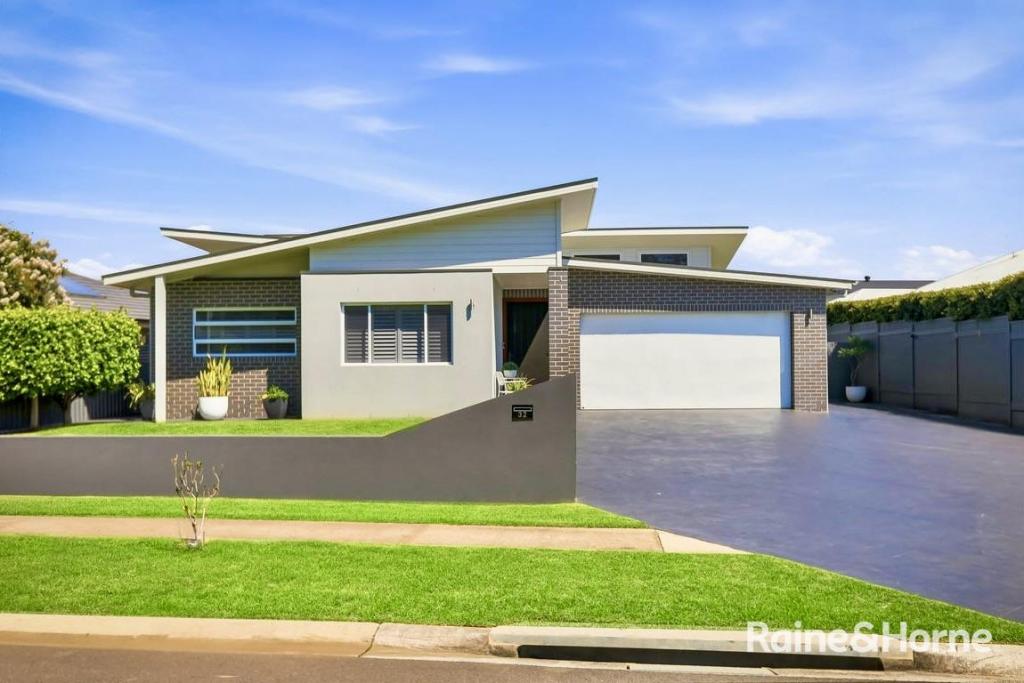 32 WALMSLEY CRES, SILVERDALE, NSW 2752