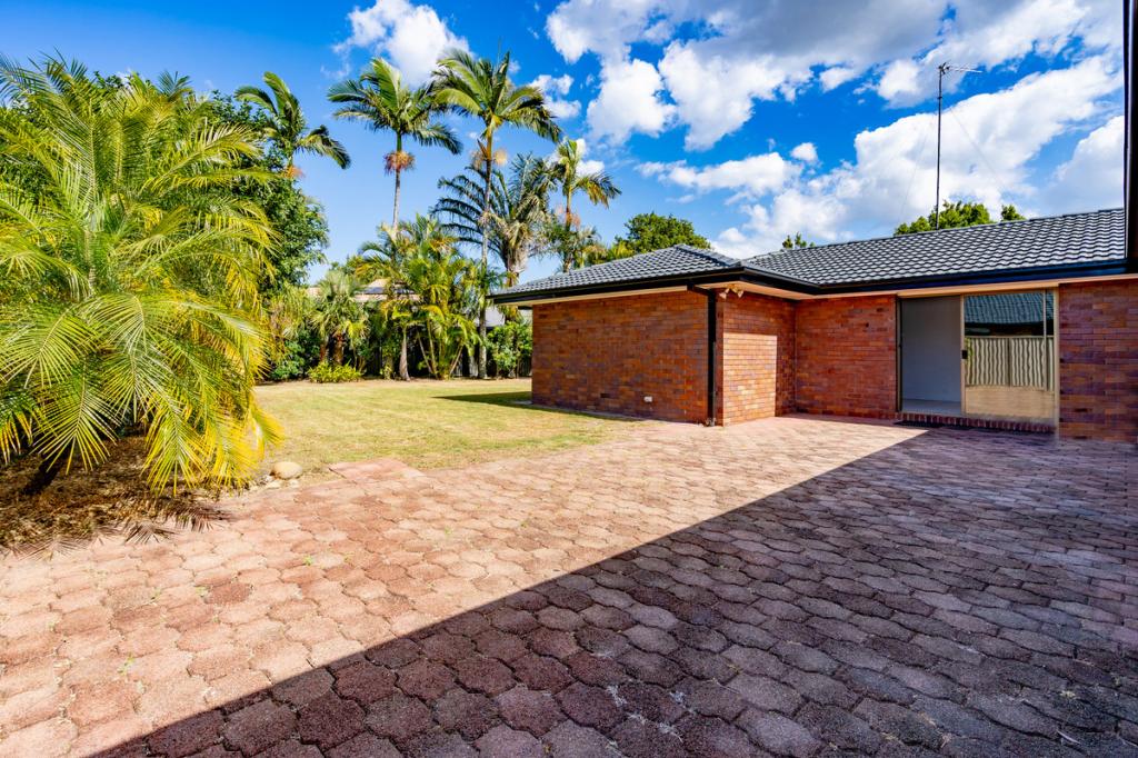 12 Barrier Reef Dr, Mermaid Waters, QLD 4218