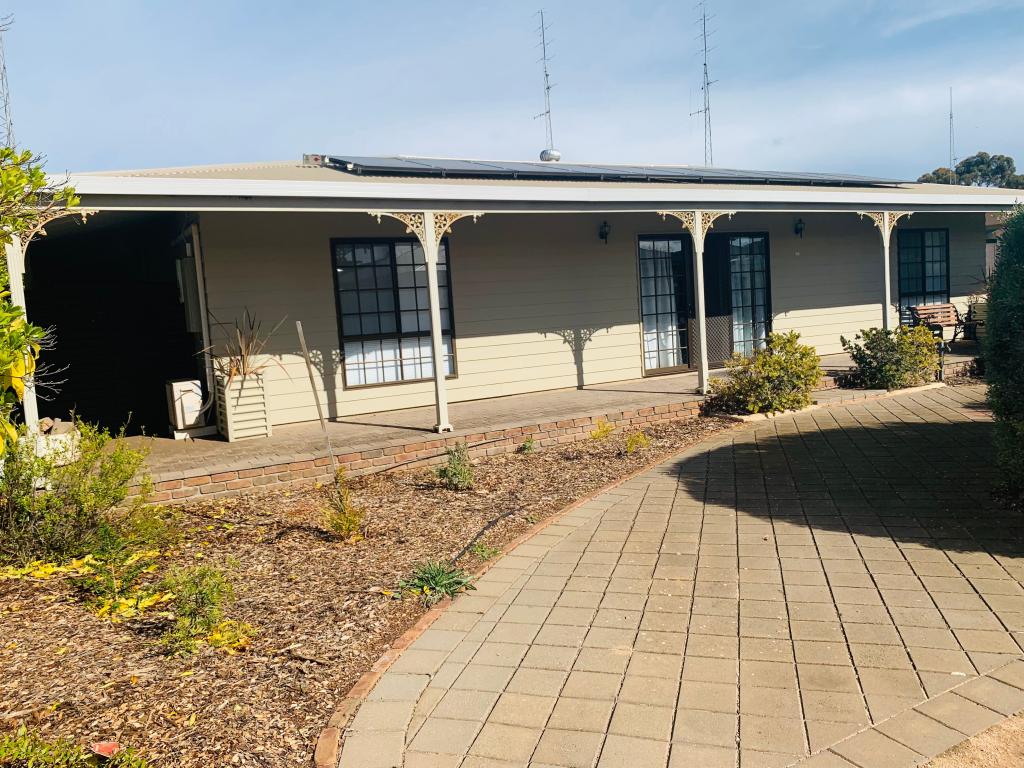 15 Symons St, Moonta Bay, SA 5558